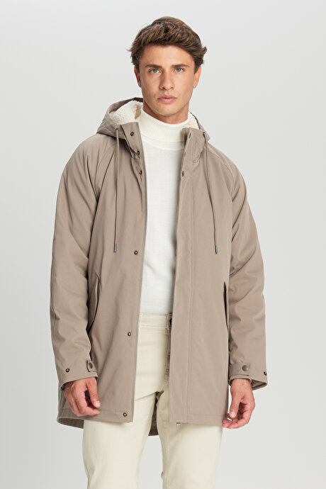 Standart Fit Normal Kesim Kapüşonlu Dik Yaka Yan Cepli Bej Kaban resmi