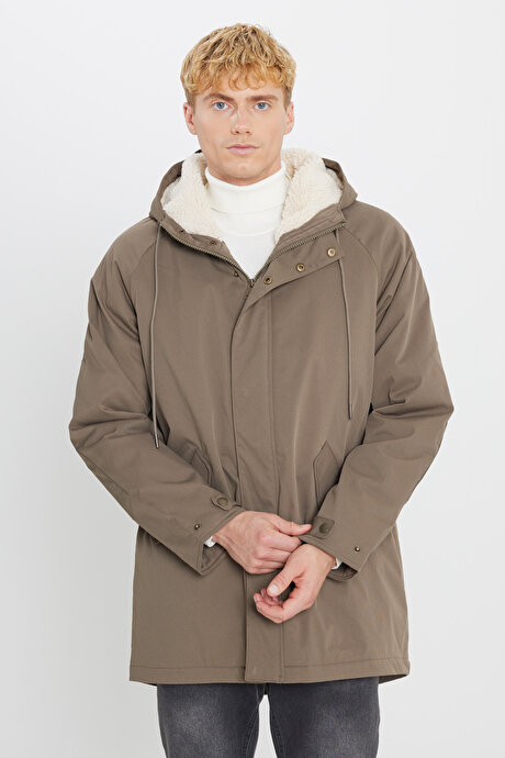 Standart Fit Normal Kesim Kapüşonlu Dik Yaka Yan Cepli Haki Kaban resmi