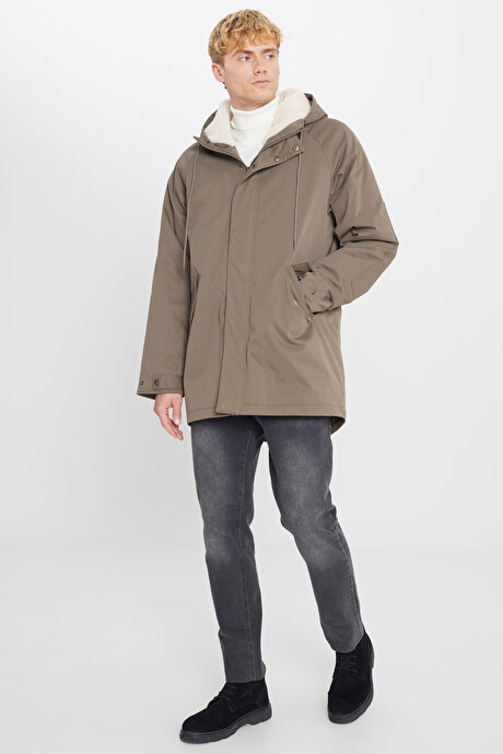 Standart Fit Normal Kesim Kapüşonlu Dik Yaka Yan Cepli Haki Kaban resmi