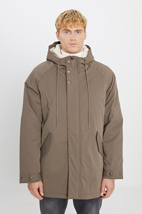 Standart Fit Normal Kesim Kapüşonlu Dik Yaka Yan Cepli Haki Kaban resmi