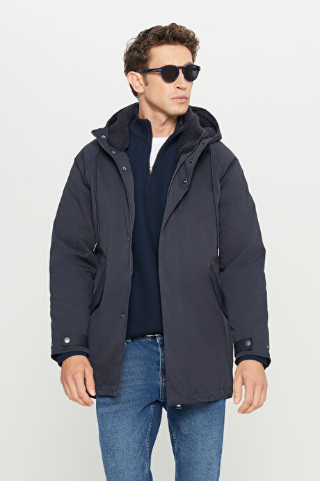 Standart Fit Normal Kesim Kapüşonlu Dik Yaka Yan Cepli Lacivert Kaban resmi