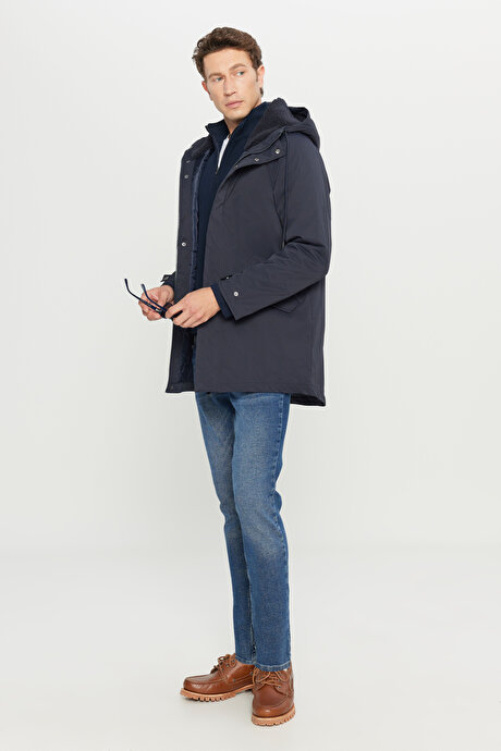 Standart Fit Normal Kesim Kapüşonlu Dik Yaka Yan Cepli Lacivert Kaban resmi