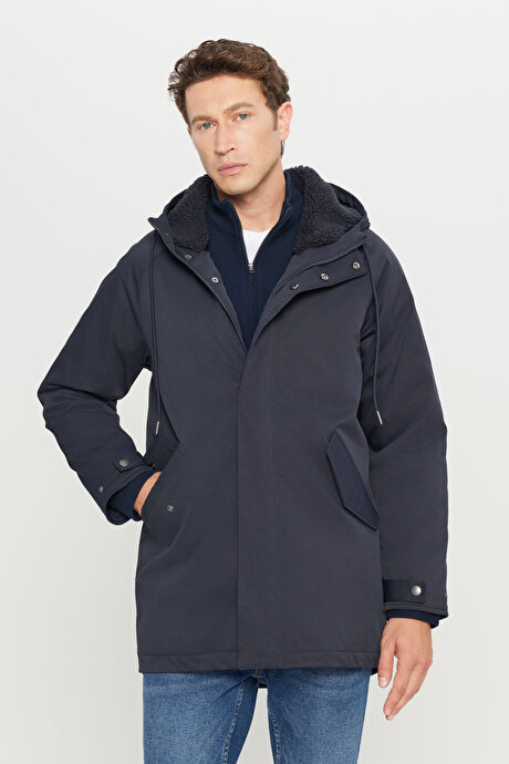 Standart Fit Normal Kesim Kapüşonlu Dik Yaka Yan Cepli Lacivert Kaban resmi