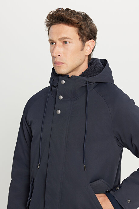 Standart Fit Normal Kesim Kapüşonlu Dik Yaka Yan Cepli Lacivert Kaban resmi