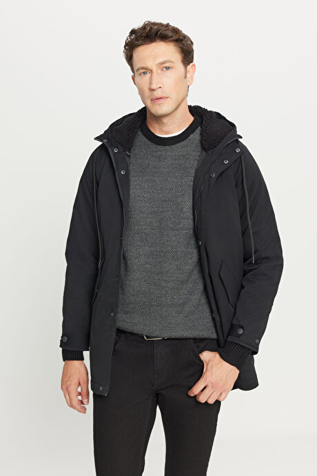 Standart Fit Normal Kesim Kapüşonlu Dik Yaka Yan Cepli Siyah Kaban resmi