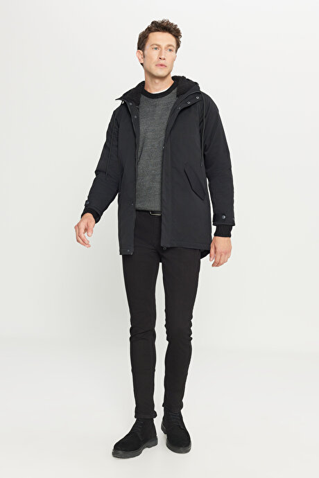 Standart Fit Normal Kesim Kapüşonlu Dik Yaka Yan Cepli Siyah Kaban resmi