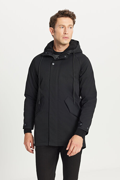 Standart Fit Normal Kesim Kapüşonlu Dik Yaka Yan Cepli Siyah Kaban resmi