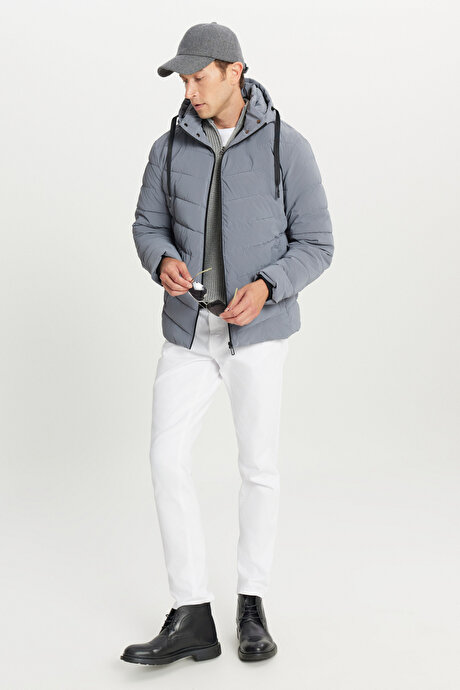 Standart Fit Normal Kesim Dik Yaka Kapüşonlu Yan Cepli Gri Kaban resmi