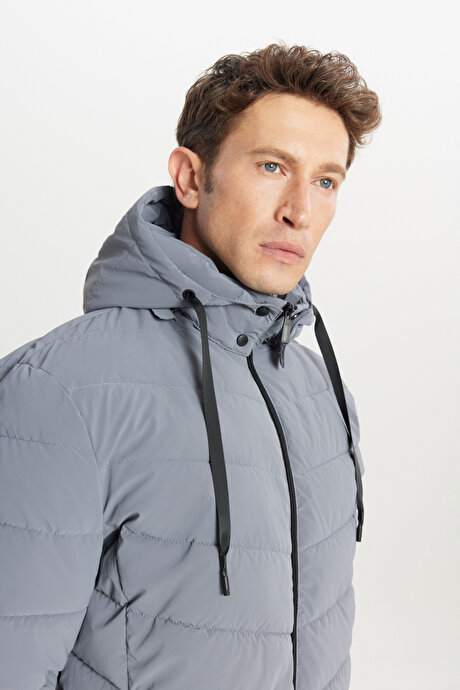 Standart Fit Normal Kesim Dik Yaka Kapüşonlu Yan Cepli Gri Kaban resmi