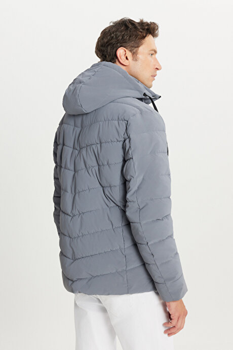 Standart Fit Normal Kesim Dik Yaka Kapüşonlu Yan Cepli Gri Kaban resmi