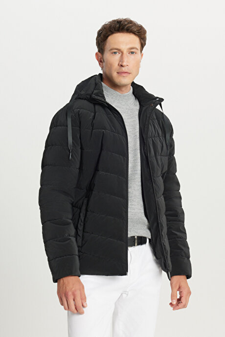 Standart Fit Normal Kesim Dik Yaka Kapüşonlu Yan Cepli Siyah Kaban resmi