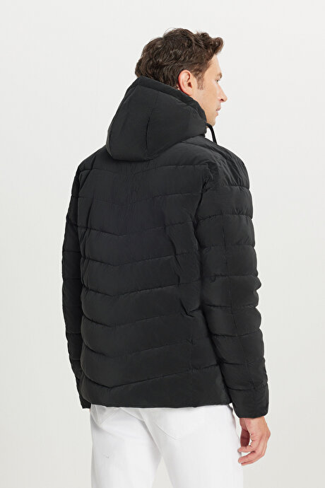 Standart Fit Normal Kesim Dik Yaka Kapüşonlu Yan Cepli Siyah Kaban resmi