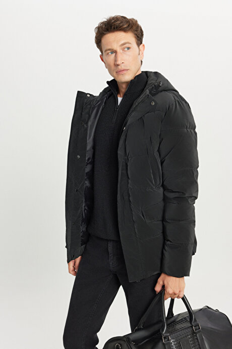 Standart Fit Normal Kesim Dik Yaka Kapüşonlu Kapak Cepil Siyah Kaban resmi