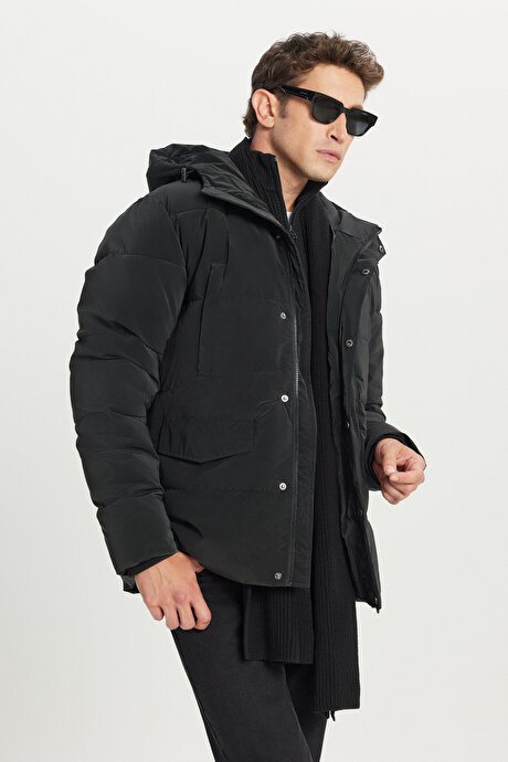 Standart Fit Normal Kesim Dik Yaka Kapüşonlu Kapak Cepil Siyah Kaban resmi