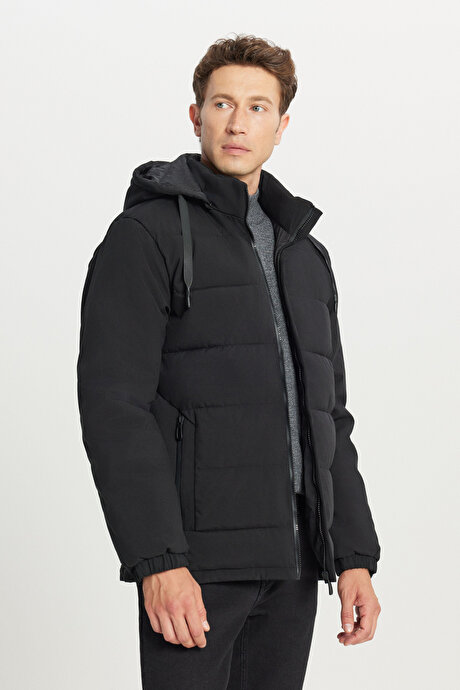 Standart Fit Normal Kesim Dik Yaka Kapüşonlu Yan Cepli Casual Siyah Mont resmi