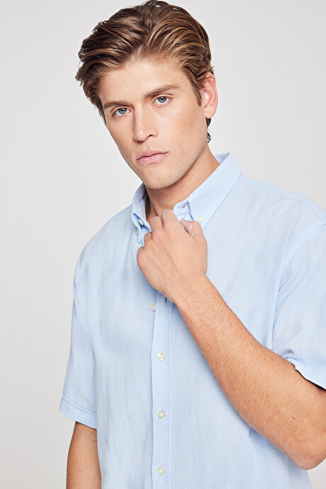 %100 Pamuk Comfort Fit Rahat Kesim Düğmeli Gömlek Yaka Armürlü Açık Mavi Gömlek resmi