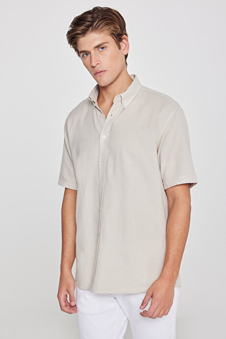 %100 Pamuk Comfort Fit Rahat Kesim Düğmeli Gömlek Yaka Armürlü Bej Gömlek resmi