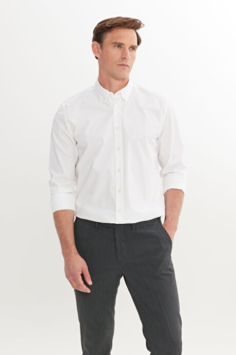 %100 Pamuk Tailored Slim Fit Dar Kesim Düğmeli Yaka Beyaz Gömlek resmi
