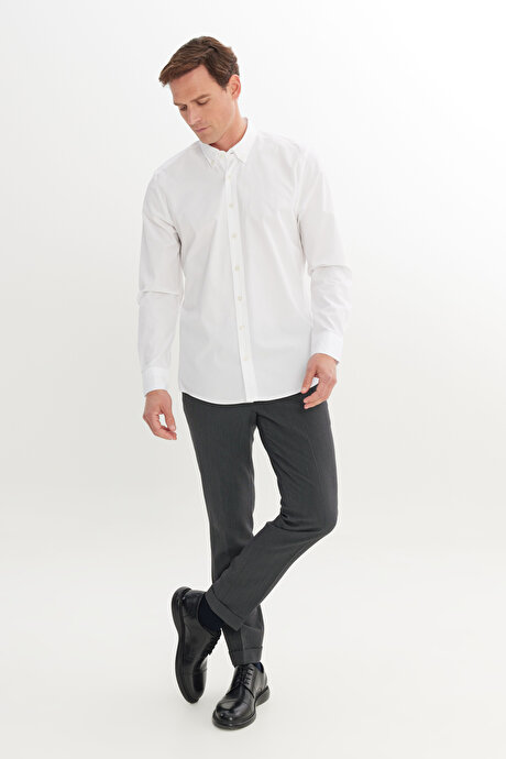%100 Pamuk Tailored Slim Fit Dar Kesim Düğmeli Yaka Beyaz Gömlek resmi