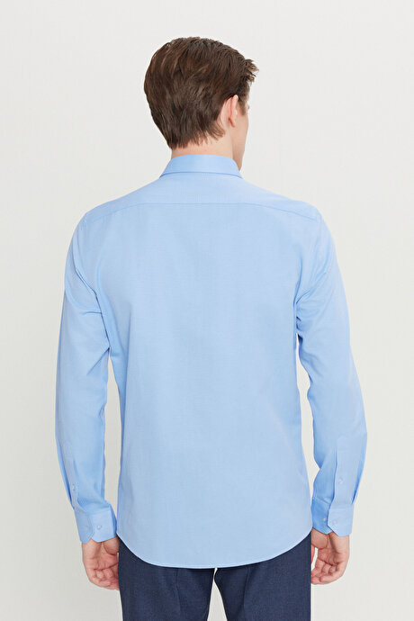 Pamuklu Tailored Slim Fit Dar Kesim Klasik Yaka Armürlü Cepli Açık Mavi Gömlek resmi