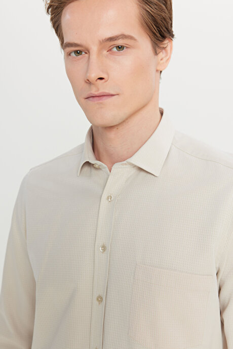 Pamuklu Tailored Slim Fit Dar Kesim Klasik Yaka Armürlü Cepli Bej GömlekETE020261591BEJ