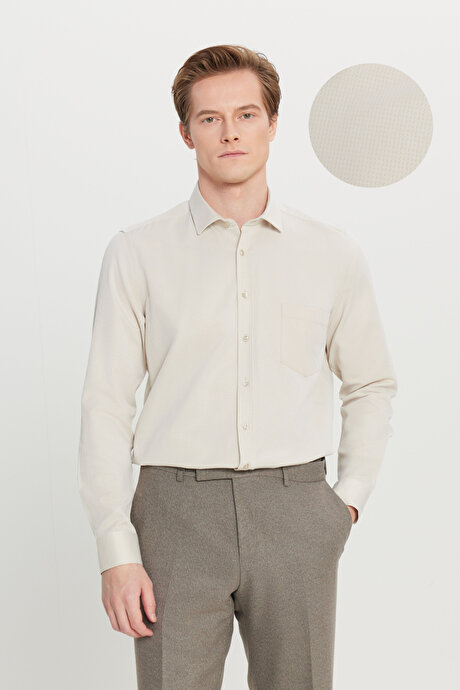 Pamuklu Tailored Slim Fit Dar Kesim Klasik Yaka Armürlü Cepli Bej Gömlek resmi