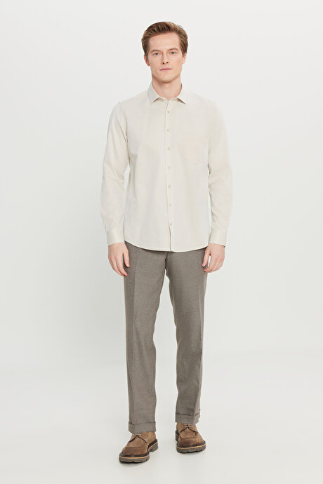 Pamuklu Tailored Slim Fit Dar Kesim Klasik Yaka Armürlü Cepli Bej Gömlek resmi