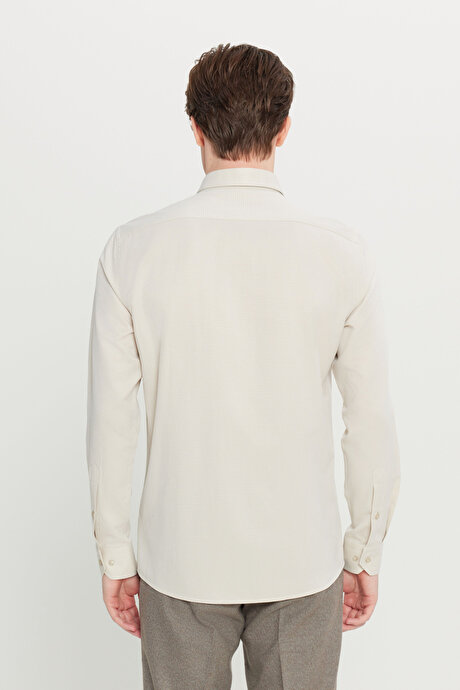 Pamuklu Tailored Slim Fit Dar Kesim Klasik Yaka Armürlü Cepli Bej Gömlek resmi