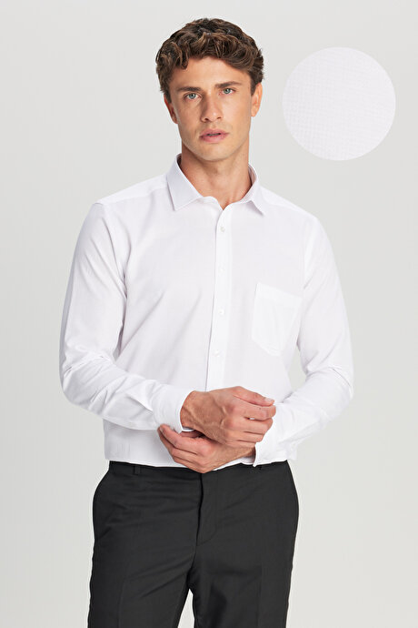 Pamuklu Tailored Slim Fit Dar Kesim Klasik Yaka Armürlü Cepli Beyaz Gömlek resmi