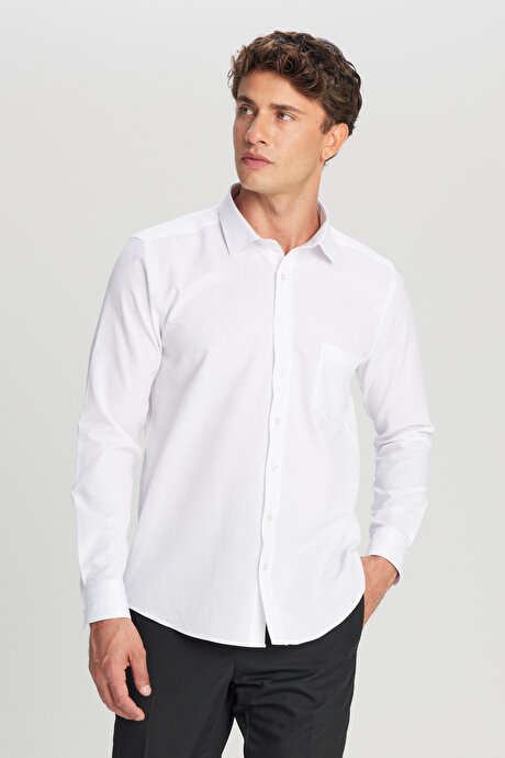 Pamuklu Tailored Slim Fit Dar Kesim Klasik Yaka Armürlü Cepli Beyaz Gömlek resmi