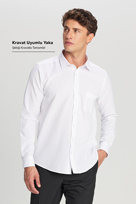 Pamuklu Tailored Slim Fit Dar Kesim Klasik Yaka Armürlü Cepli Beyaz Gömlek resmi