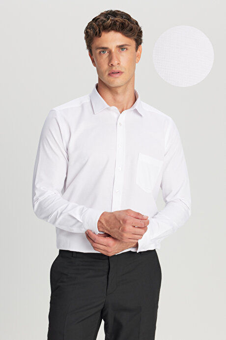 Pamuklu Tailored Slim Fit Dar Kesim Klasik Yaka Armürlü Cepli Beyaz Gömlek resmi