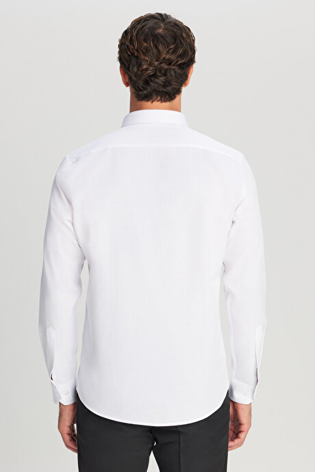 Pamuklu Tailored Slim Fit Dar Kesim Klasik Yaka Armürlü Cepli Beyaz Gömlek resmi
