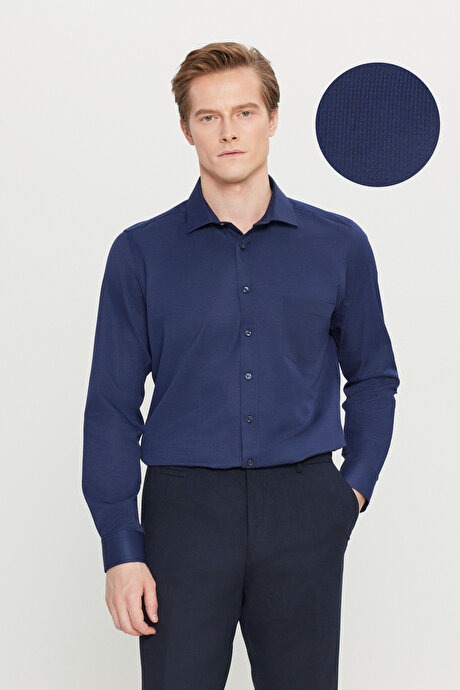 Pamuklu Tailored Slim Fit Dar Kesim Klasik Yaka Armürlü Cepli Lacivert Gömlek resmi