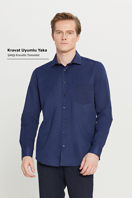 Pamuklu Tailored Slim Fit Dar Kesim Klasik Yaka Armürlü Cepli Lacivert Gömlek resmi