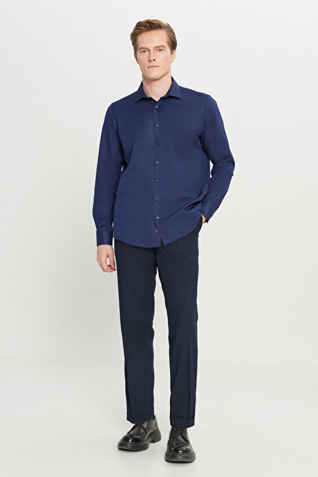 Pamuklu Tailored Slim Fit Dar Kesim Klasik Yaka Armürlü Cepli Lacivert Gömlek resmi