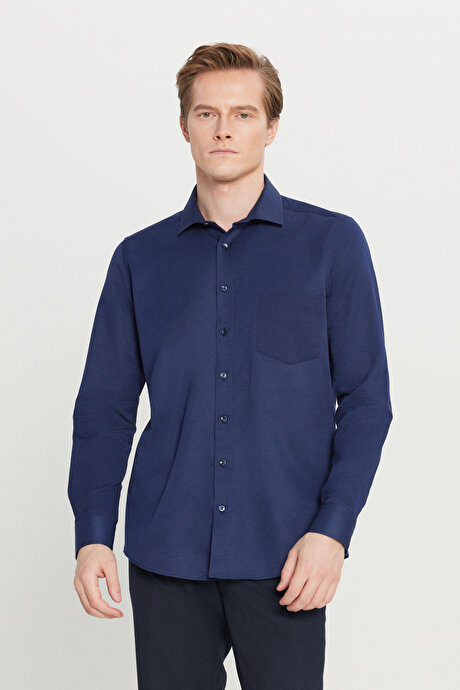 Pamuklu Tailored Slim Fit Dar Kesim Klasik Yaka Armürlü Cepli Lacivert Gömlek resmi