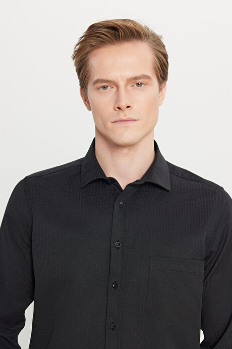 Pamuklu Tailored Slim Fit Dar Kesim Klasik Yaka Armürlü Cepli Siyah Gömlek resmi