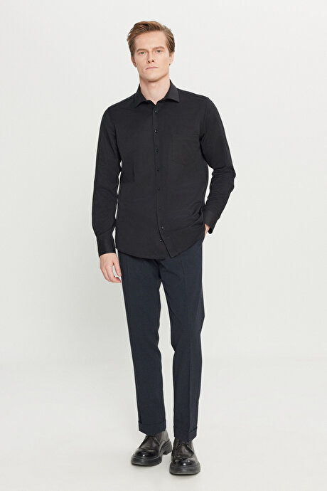 Pamuklu Tailored Slim Fit Dar Kesim Klasik Yaka Armürlü Cepli Siyah Gömlek resmi