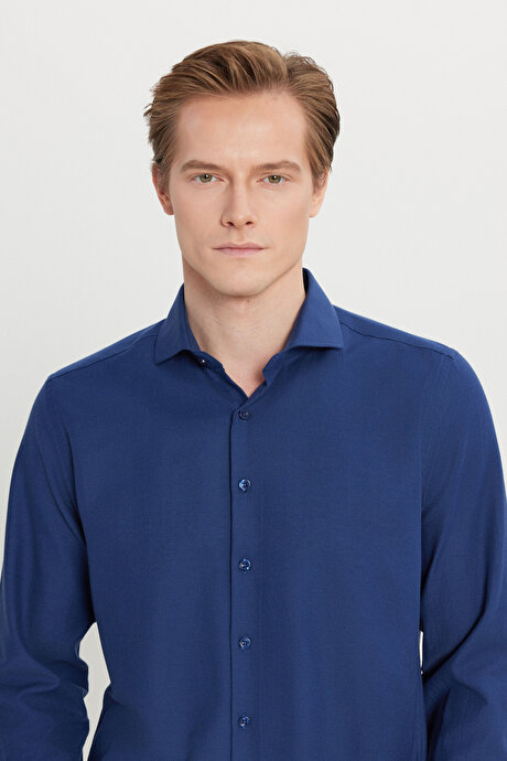 Tailored Slim Fit Dar Kesim Küçük İtalyan Yaka Armürlü Oxford Lacivert Gömlek resmi