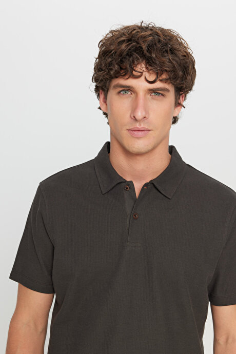 %100 Pamuk Slim Fit Dar Kesim Polo Yaka Jakarlı Triko Acı Kahve Tişört resmi