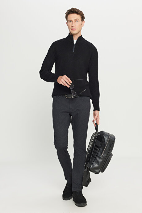 Standart Fit Normal Kesim Bato Yaka Triko Siyah Kazak resmi