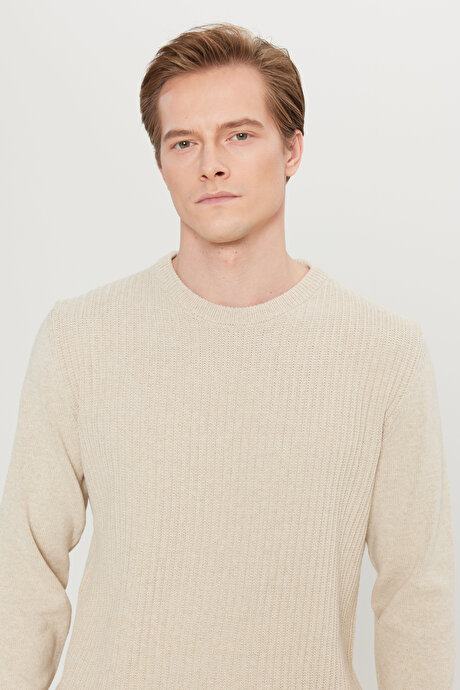 Pamuklu Standart Fit Normal Kesim Bisiklet Yaka Jakarlı Triko Açık Bej Kazak resmi