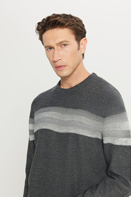 Standart Fit Normal Kesim Bisiklet Yaka Jakarlı Triko Antrasit-Melanj Kazak resmi