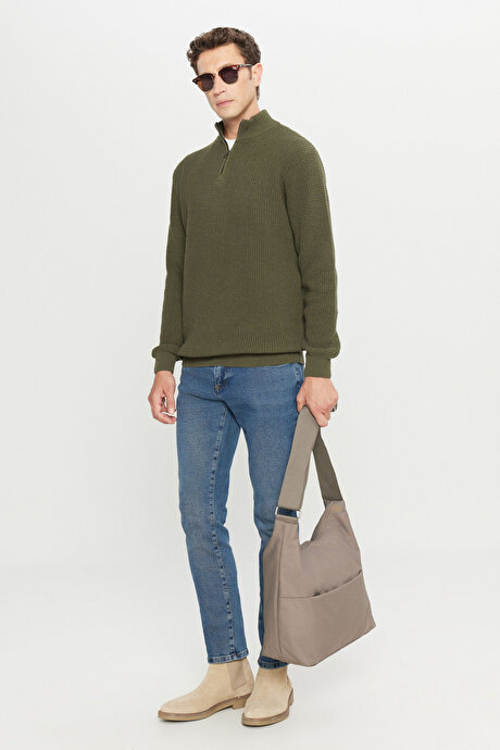 Pamuklu Standart Fit Normal Kesim Bato Yaka Jakarlı Triko Haki Kazak resmi