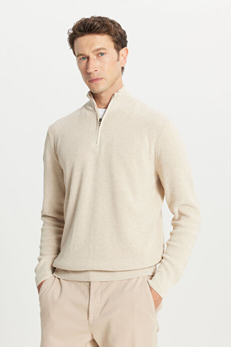 Pamuklu Standart Fit Normal Kesim Bato Yaka Jakarlı Triko Açık Bej Kazak resmi