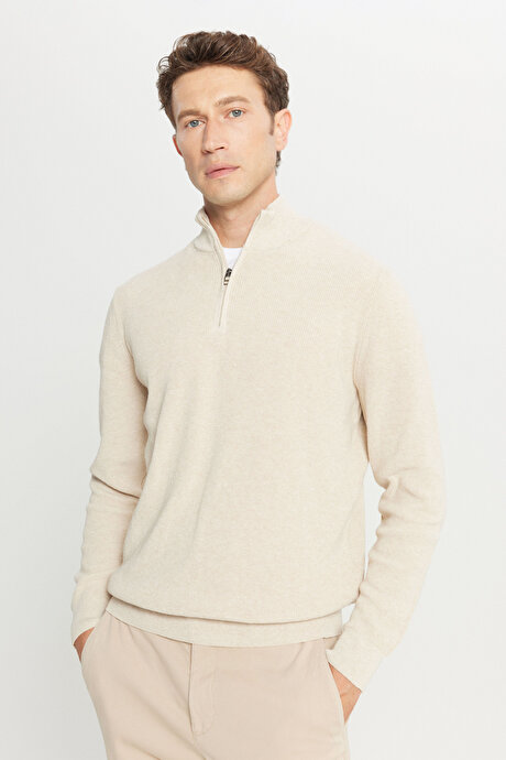 Pamuklu Standart Fit Normal Kesim Bato Yaka Jakarlı Triko Açık Bej Kazak resmi