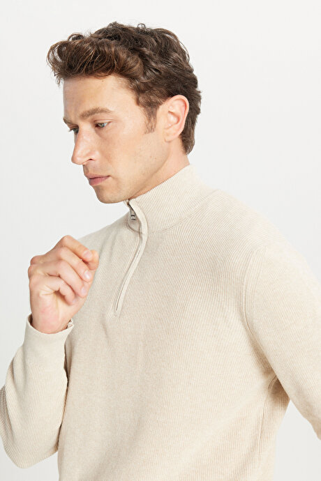 Pamuklu Standart Fit Normal Kesim Bato Yaka Jakarlı Triko Açık Bej Kazak resmi