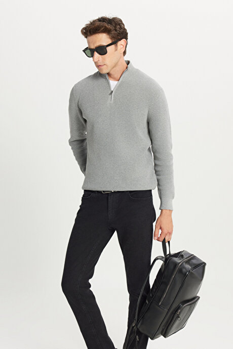 Pamuklu Standart Fit Normal Kesim Bato Yaka Jakarlı Triko Gri Melanj Kazak resmi