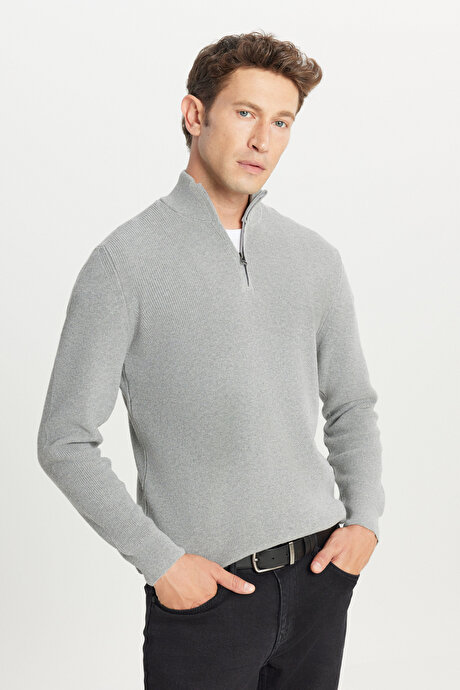 Pamuklu Standart Fit Normal Kesim Bato Yaka Jakarlı Triko Gri Melanj Kazak resmi